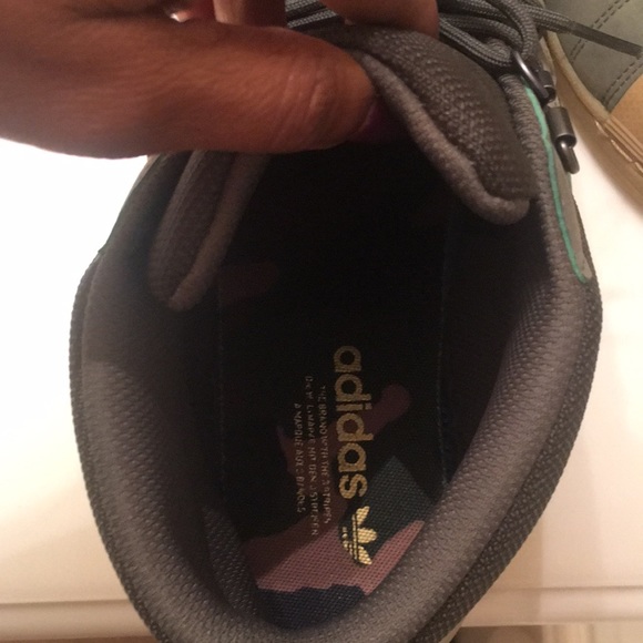 Adidas - Picture 4 of 5